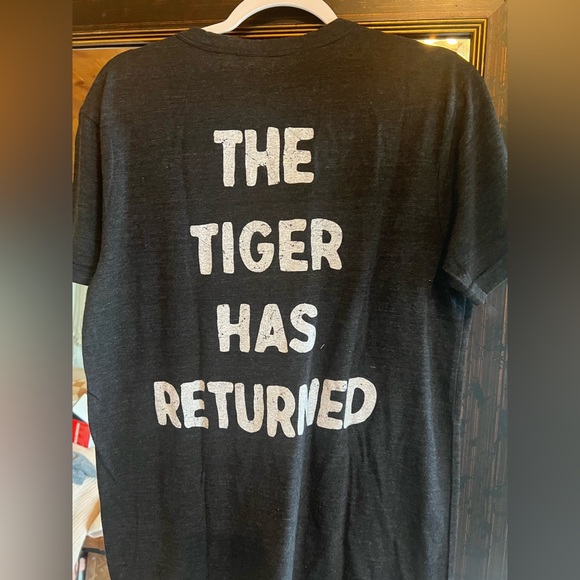 Tiger logo-Chaser brand tee-B2G1 - Picture 3 of 4